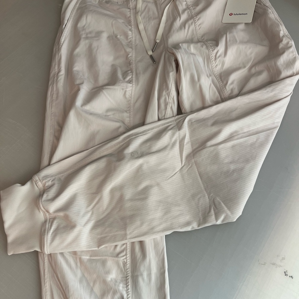Lululemon Dance studio  Mid Rise jogger lined